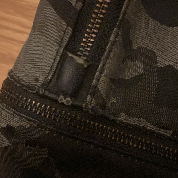 Lululemon city adventure backpack 17L - Picture 15 of 16